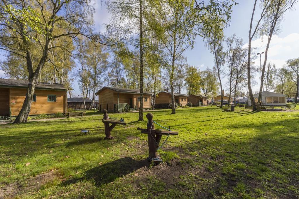 Centrum Zeglarskie Domki Kempingowe Szczecin Exteriör bild