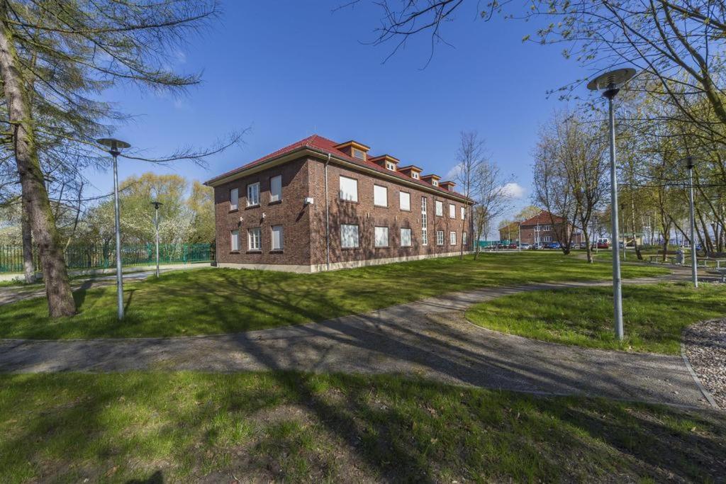 Centrum Zeglarskie Domki Kempingowe Szczecin Exteriör bild
